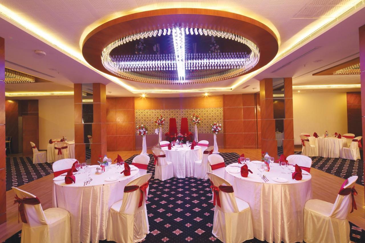 Windsor Rajadhani Hotel Thiruvananthapuram Екстериор снимка